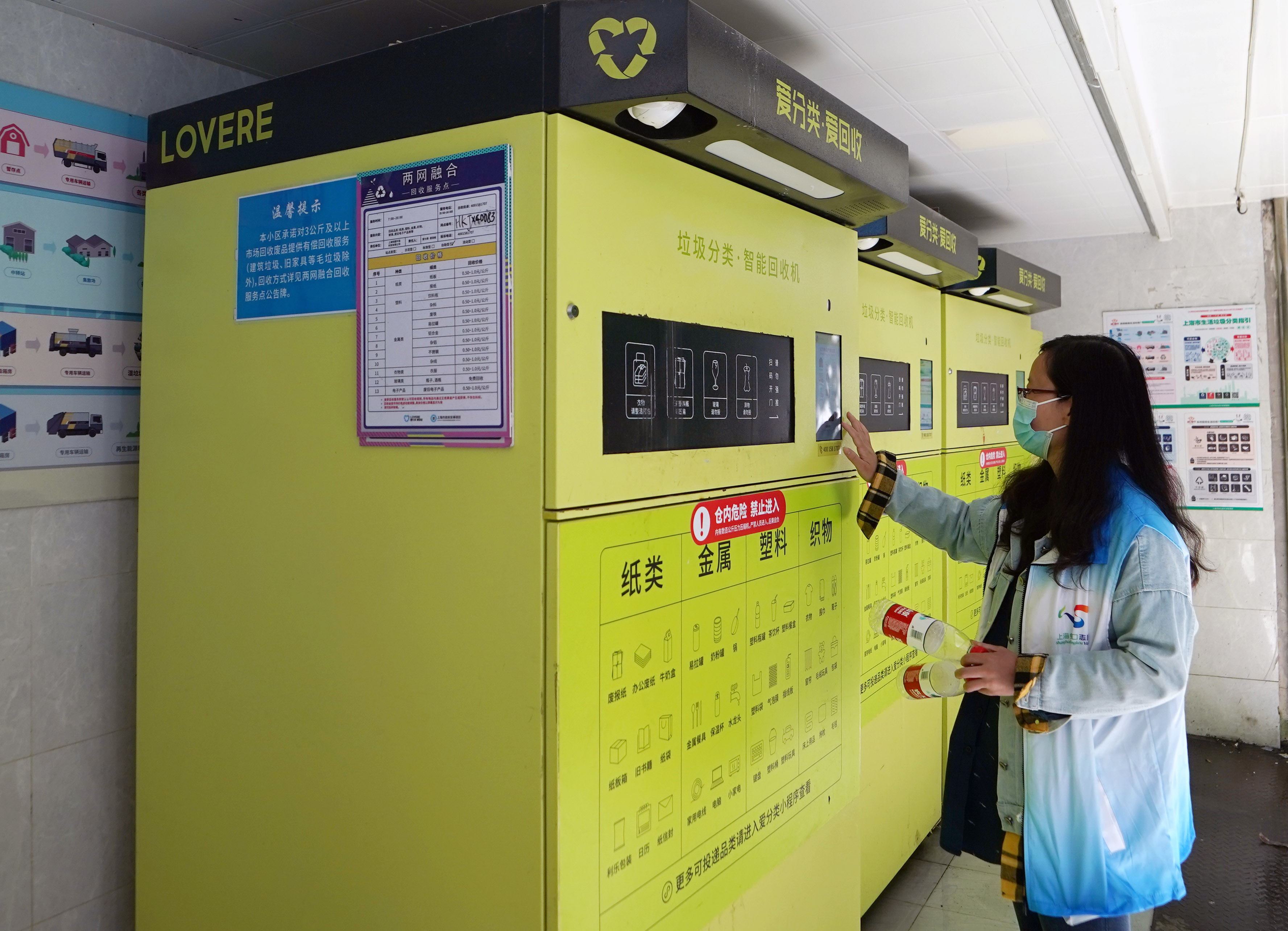 (新华全媒头条·图文互动)形成新时尚养成好习惯——上海久久为功抓好垃圾分类“关键小事”