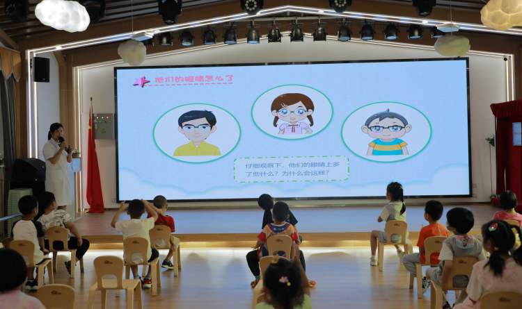 幼儿发现屈光不正怎么办？大鹏妇保院走进幼儿园开展科普小讲堂