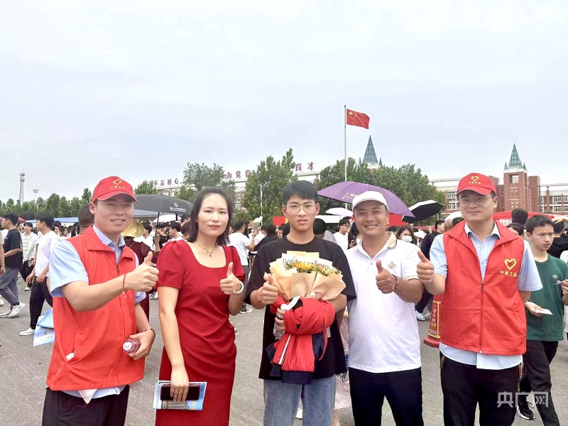 护航高考爱心助考,护航高考爱心满满