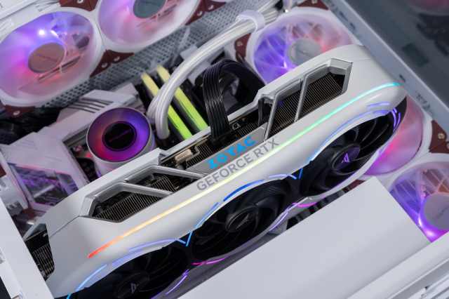 不惜堆料的旗舰“芯”王，索泰GeForceRTX4090PGFOC显卡评测