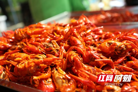 视频丨大通湖区：“虾”日美食金盆龙虾美食品鉴会火热开幕