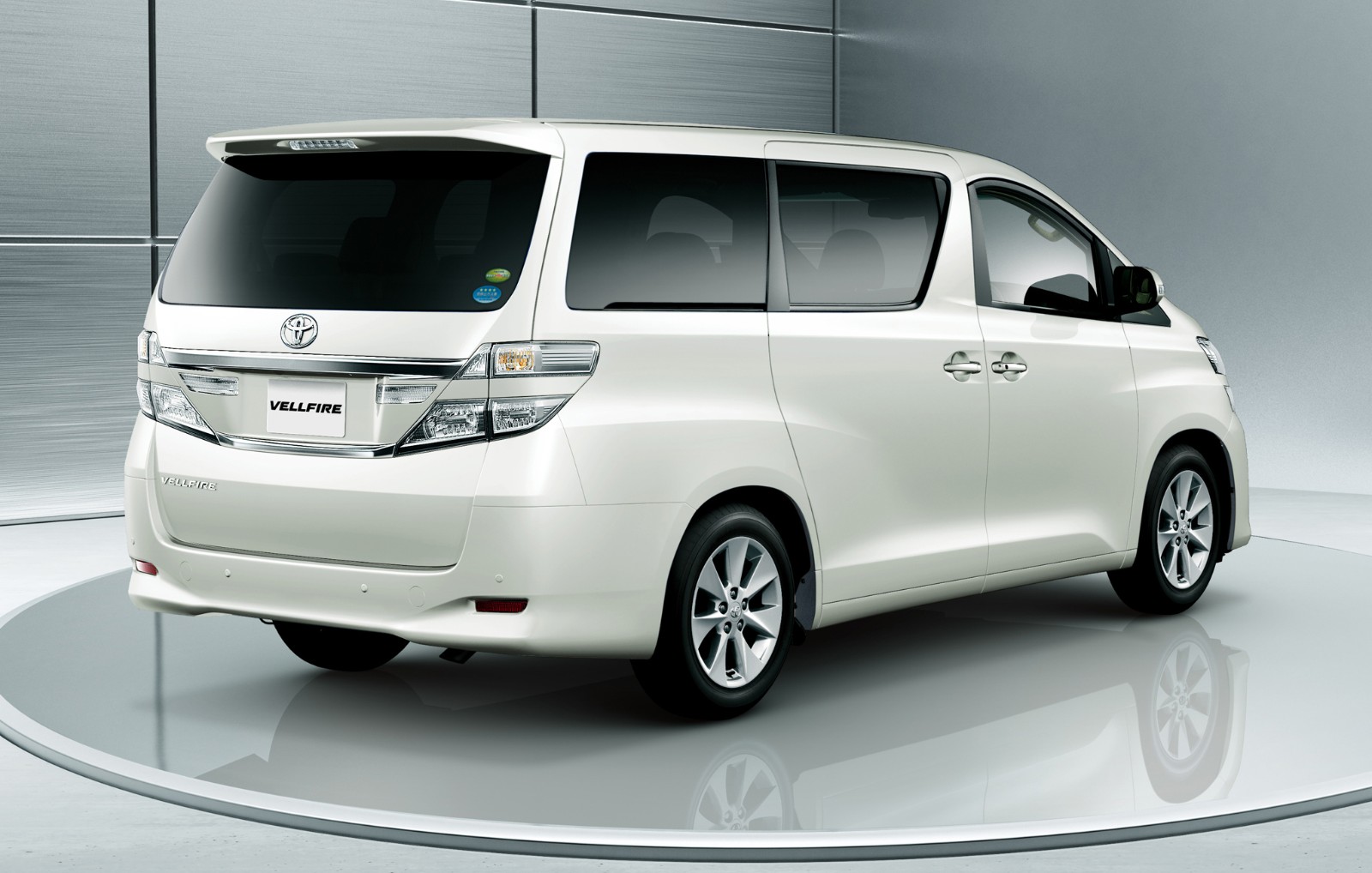 全新皇冠威尔法对比全新埃尔法,威尔法和皇冠埃尔法