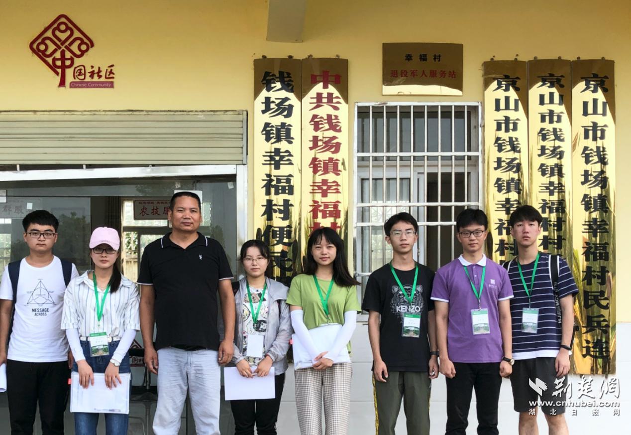 党员走基层访问民情,青年党员干部蹲点