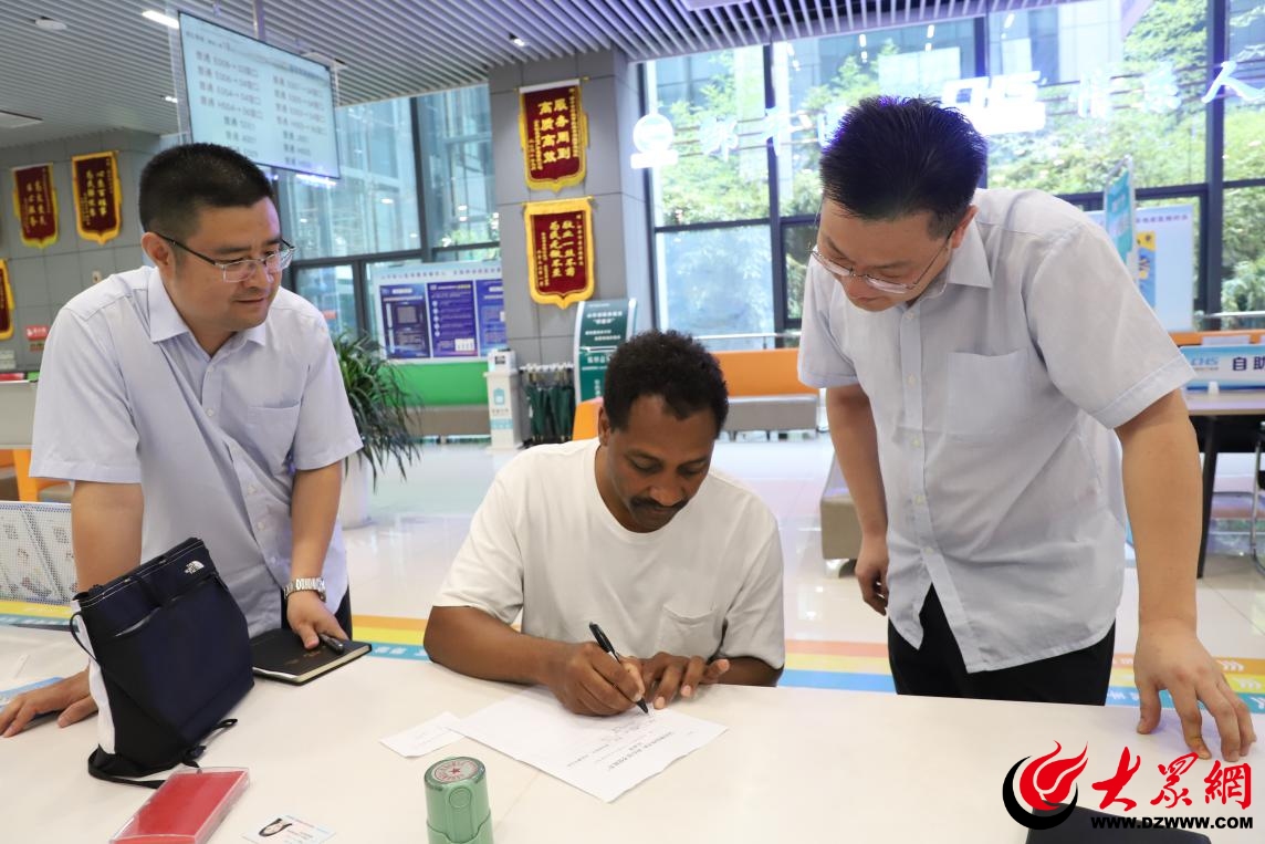 邹平市行政审批服务局开展“反向体验找差距换位思考促提升”活动