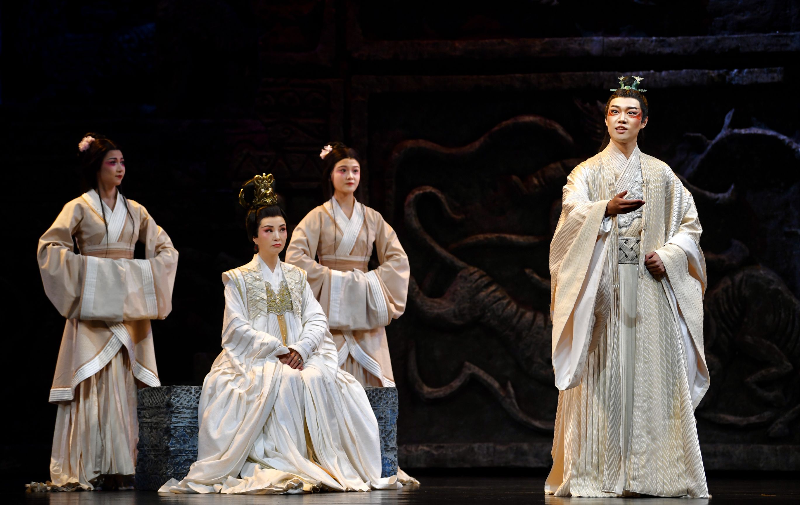 新排版《天之骄子》：青年演员接棒，稚嫩不失亮点