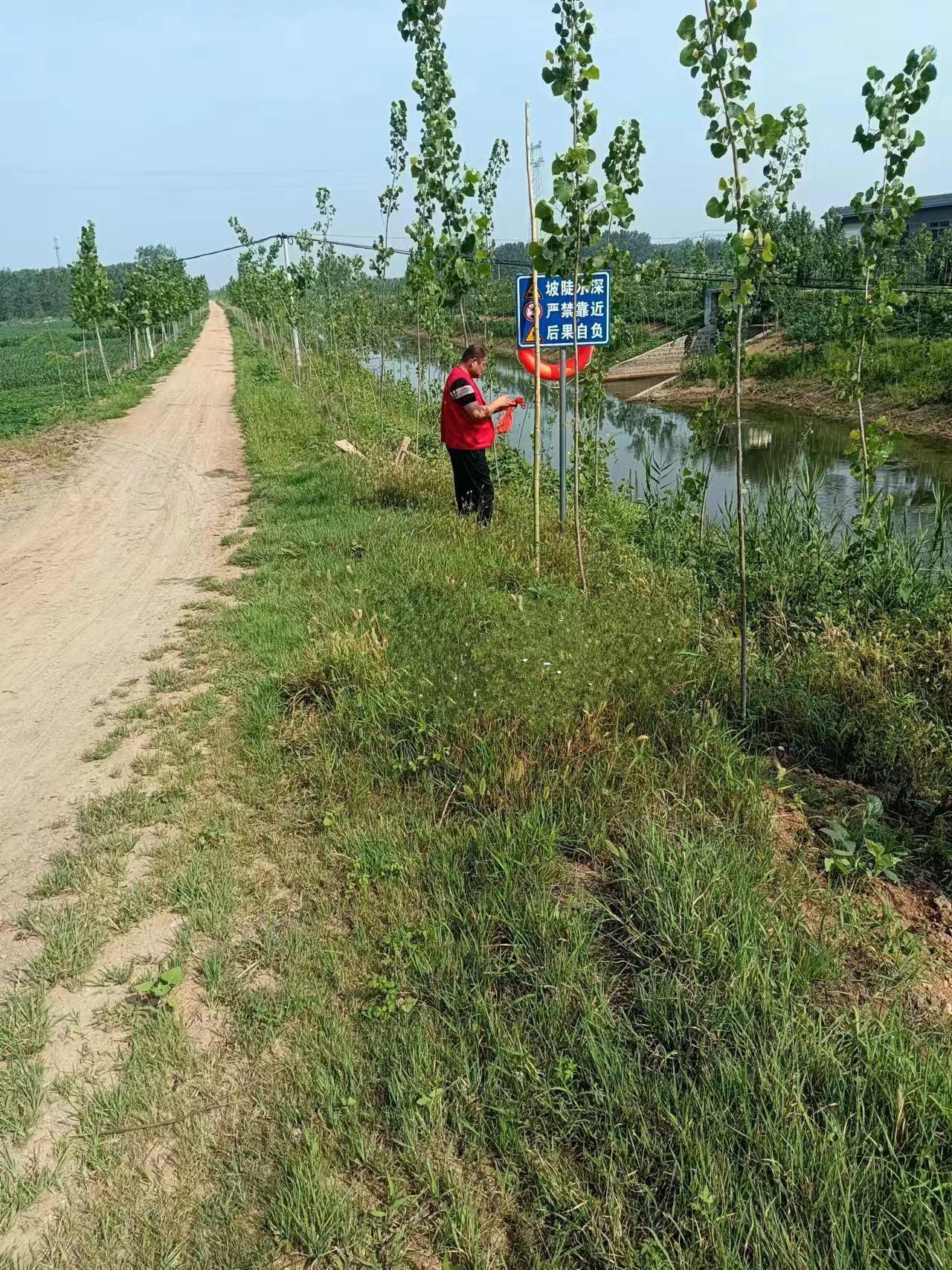 台儿庄区邳庄镇人大代表助力构建防溺水“安全堤”