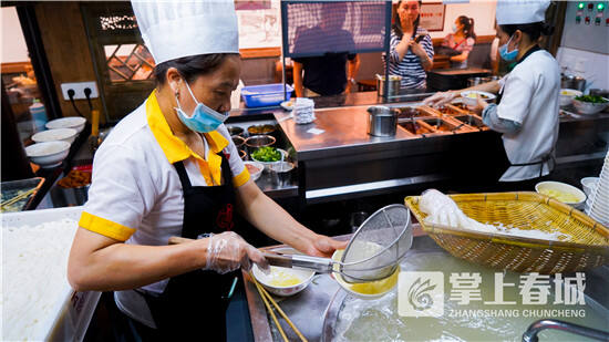 云南米线为什么叫过桥米线,正宗云南米线天下第一