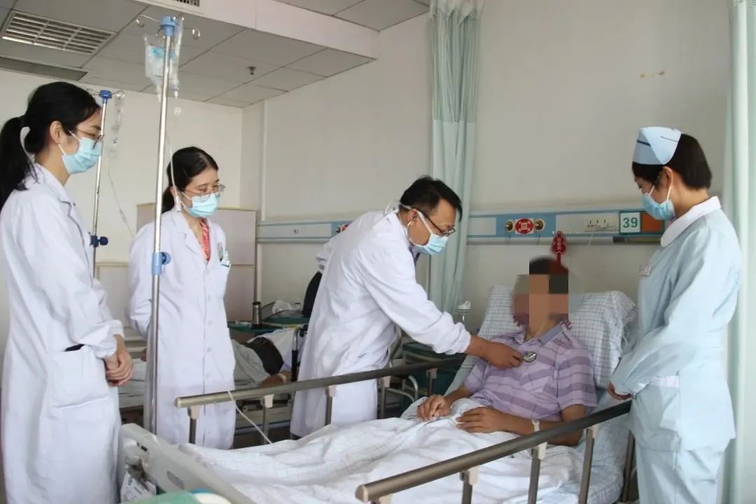 医者仁心之抢救老太太,医者仁心救了心脏病老人