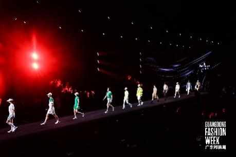 深圳时装周2024春夏系列启幕,北京时装周weekup潮流展