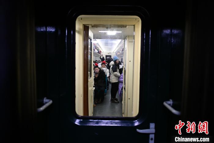 【冰雪春天】沈铁春运临客开行让旅客体验冰雪“慢文化”