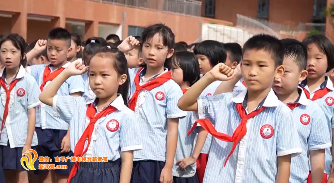 新学期新气象直击开学第一天,开学季新校园新活力