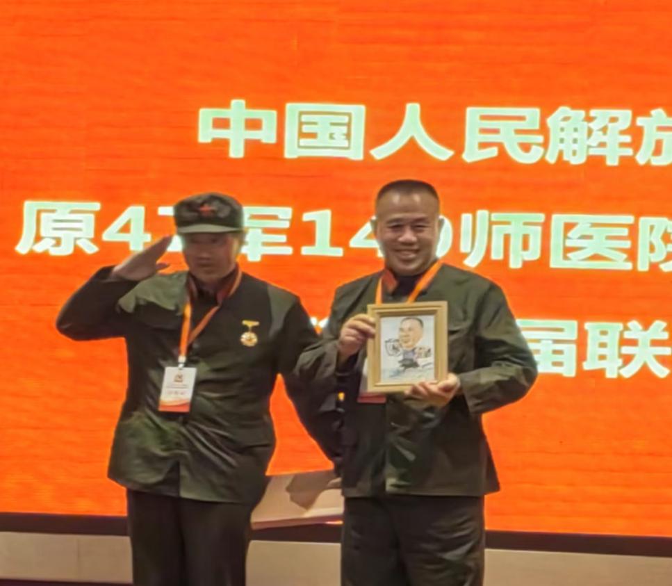 一幅足球画,足球挂靴图片