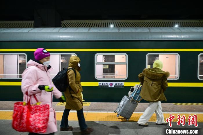 【冰雪春天】沈铁春运临客开行让旅客体验冰雪“慢文化”