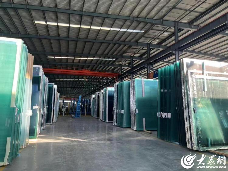 临朐星冠中空钢化玻璃工厂,临朐星冠玻璃生产过程