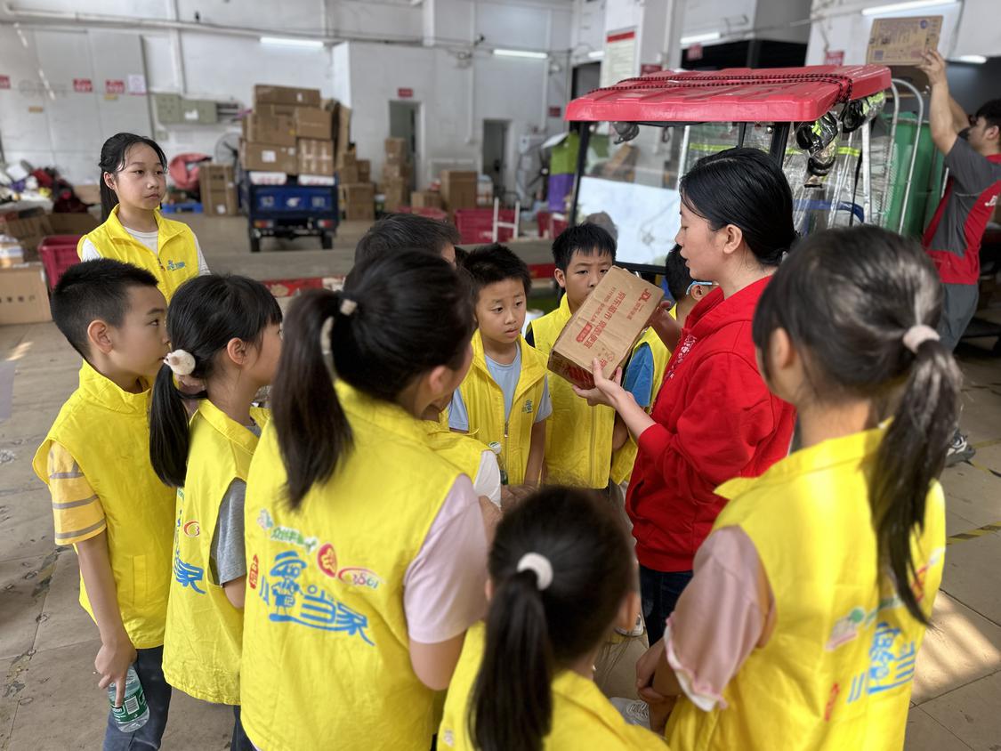 多图|快递员工作日常？大良古鉴“小记”深度体验！